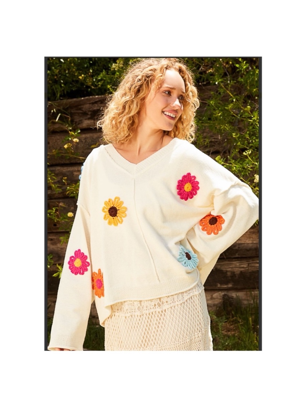 POL Cream V-Neck Sweater with Multicolor Daisy Appliqués